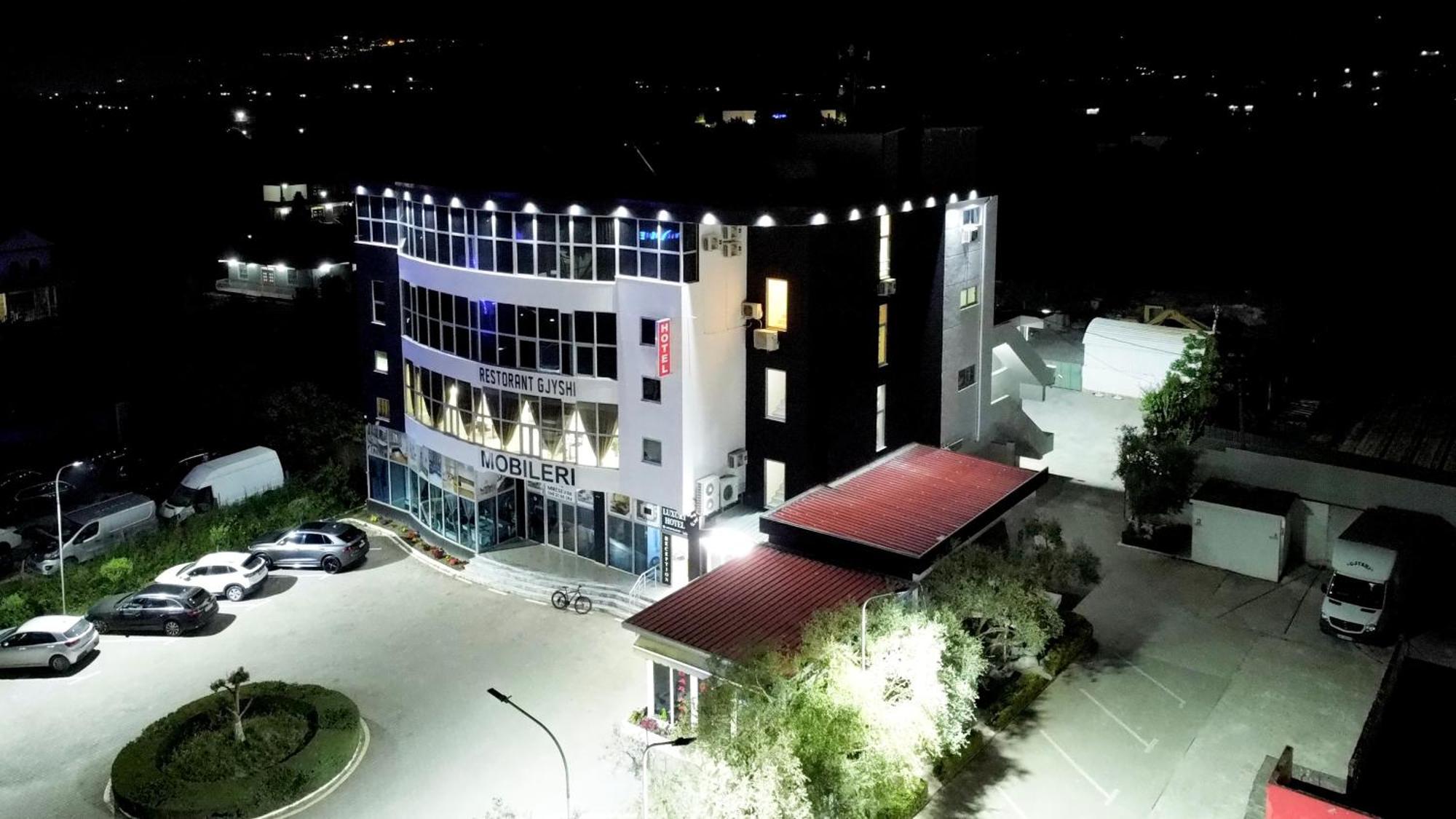 Grand Hotel Gjyshi Qerrexhias Exterior photo